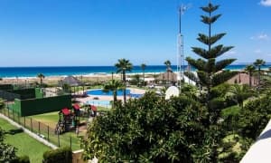 En venta adosado frontal a pocos metros del mar en