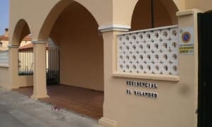 Bonito apartamento en planta baja con patio, jardí