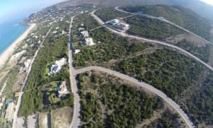 En venta parcela de unos 2.700 m2 en la playa del 