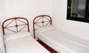 Venta de ático semifrontal con vistas al parque na