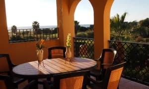 En venta apartamento con vistas al mar en Jardines