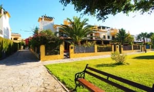 En venta espectaculara adosado frontal en la urban