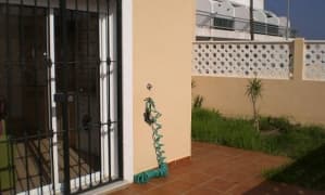 Bonito apartamento en planta baja con patio, jardí