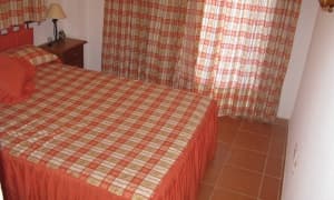 Se vende cómodo apartamento con jardín privado en 