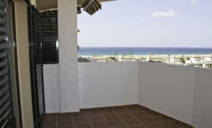 Cómodo apartamento con amplia terraza y vistas al 