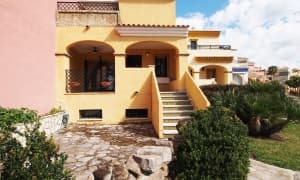 En venta adosado con vistas al mar en la urbanizac