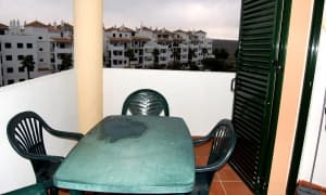 Venta de ático semifrontal con vistas al parque na