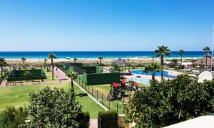 En venta adosado frontal a pocos metros del mar en