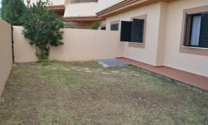 En venta apartamento bajo con jardin en la urbaniz