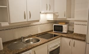 Estupendo bajo con jardín de 2 dormitorios en la u