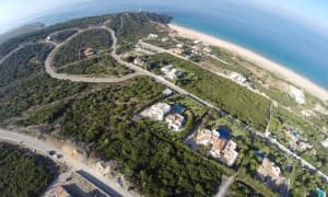 En venta parcela de unos 2.700 m2 en la playa del 
