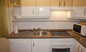 Estupendo bajo con jardín de 2 dormitorios en la u