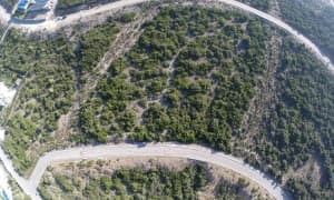 En venta parcela de en Atlanterra, junto a la play