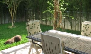 CÃ³modo apartamento en planta baja con jardÃ­n pri