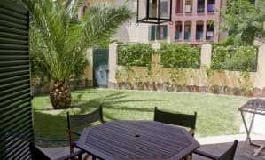 Estupendo bajo con jardín de 2 dormitorios en la u