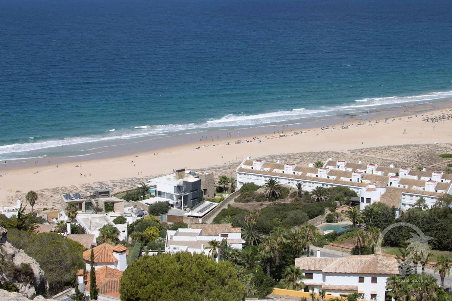 Se vende parcela en primera linea de playa en la exclusiva zona de Atlanterra. - Imagen de la propiedad