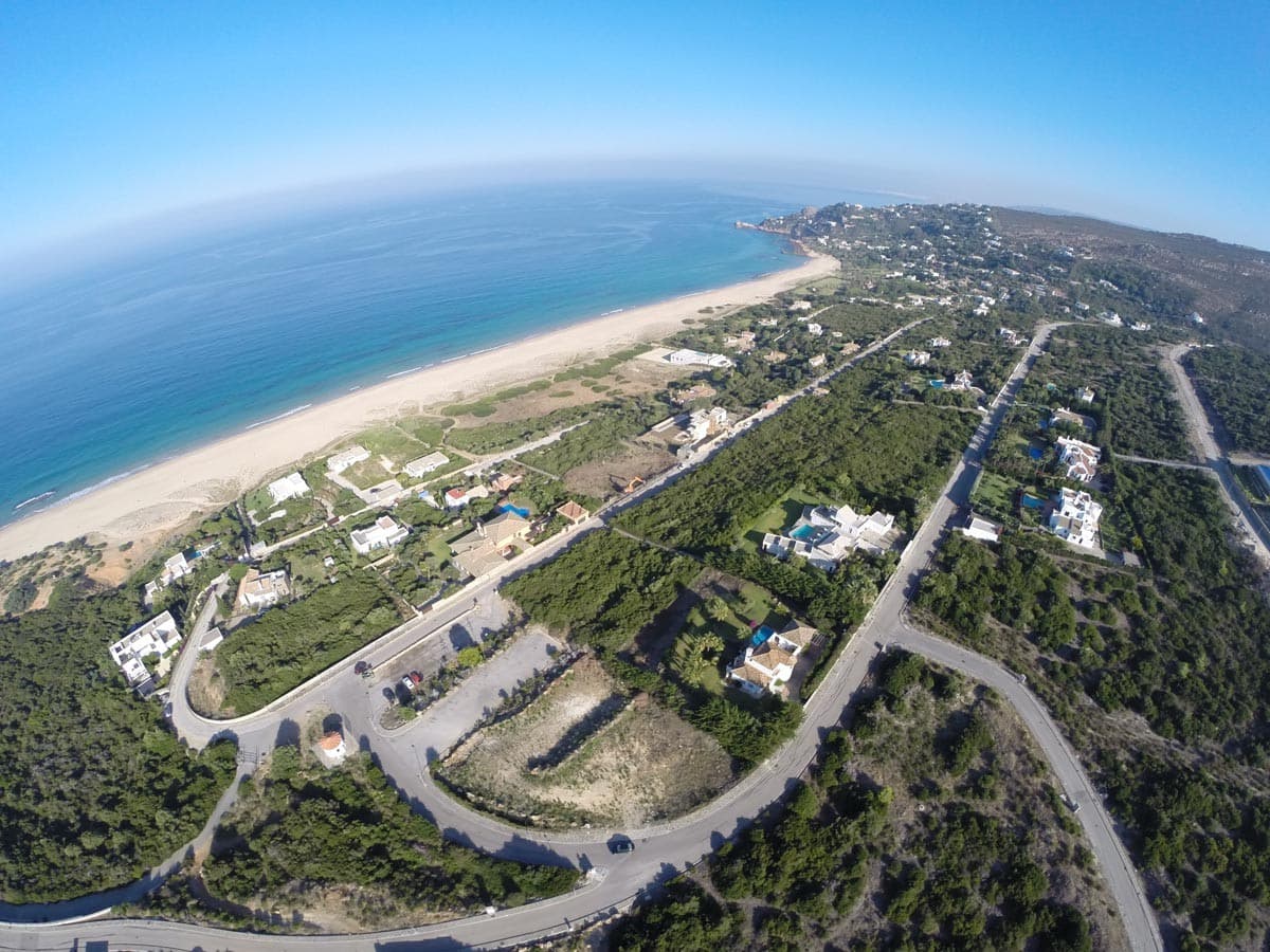 En venta parcela de unos 2.700 m2 en la playa del Faro de camarinal, Atlanterra. - Imagen de la propiedad