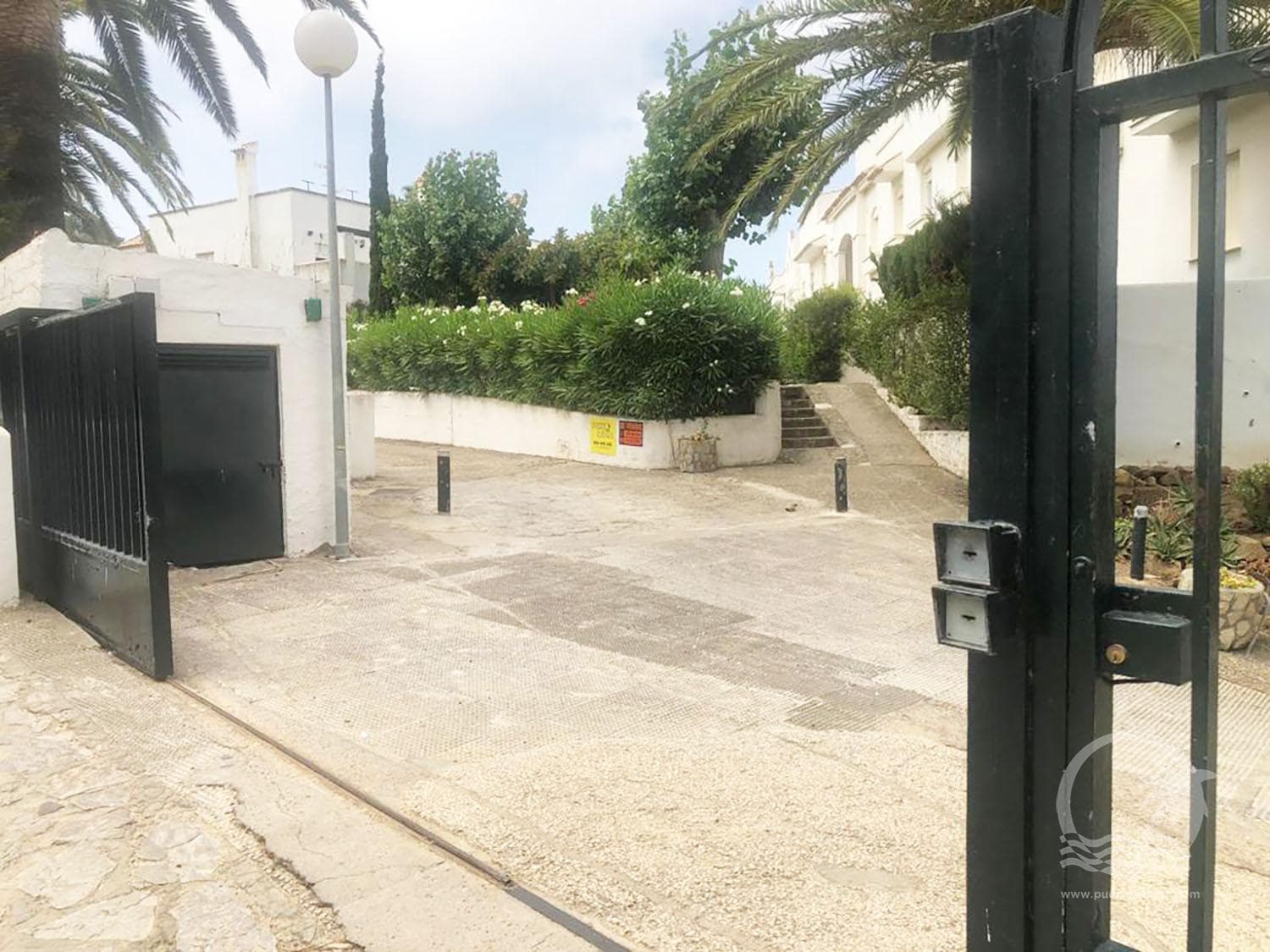 En venta plazas de garaje en la urbanización Atlanterra Pueblo. - Imagen de la propiedad