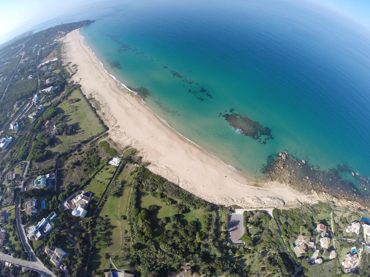 En venta parcela de unos 2.700 m2 en la playa del Faro de camarinal, Atlanterra. - Imagen de la propiedad
