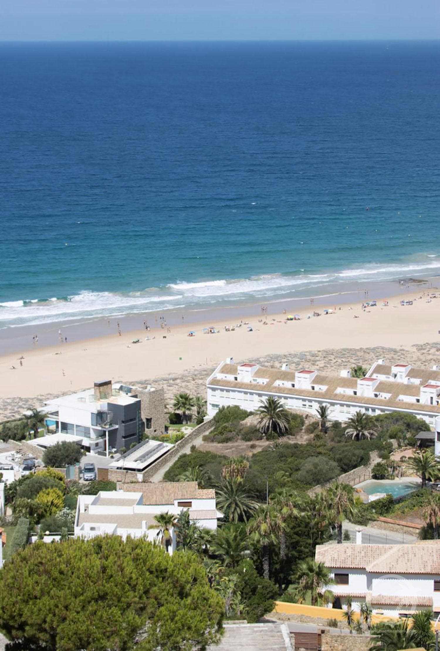 Se vende parcela en primera linea de playa en la exclusiva zona de Atlanterra. - Imagen de la propiedad