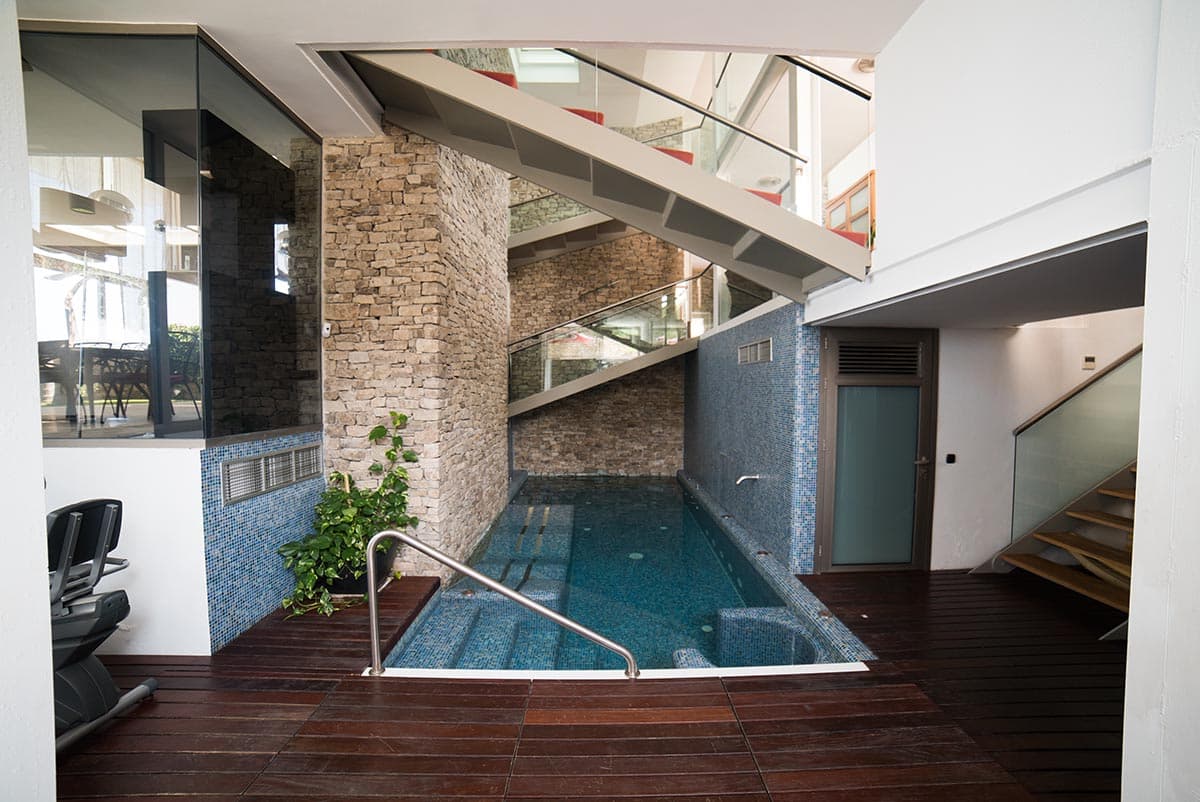 Piscina Interior y Zona Fitness