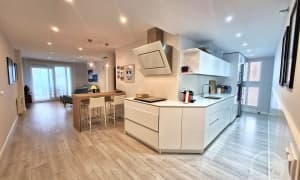 En Venta Apartamento Frontal de tres dormitorios