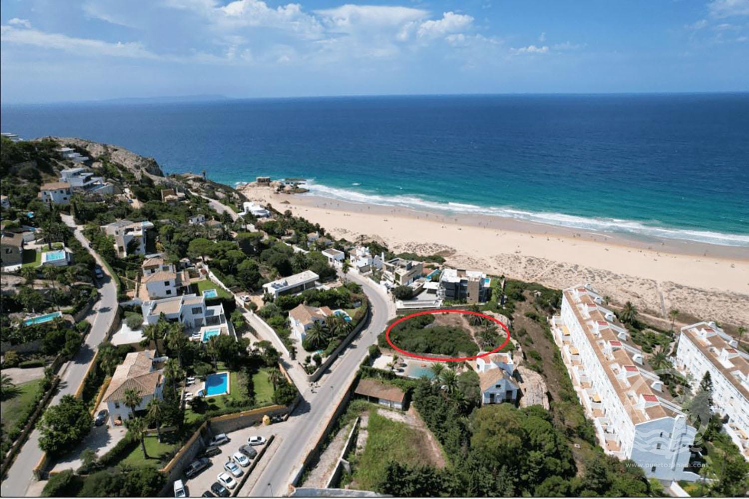 Se vende parcela en primera linea de playa en la exclusiva zona de Atlanterra. - Imagen de la propiedad