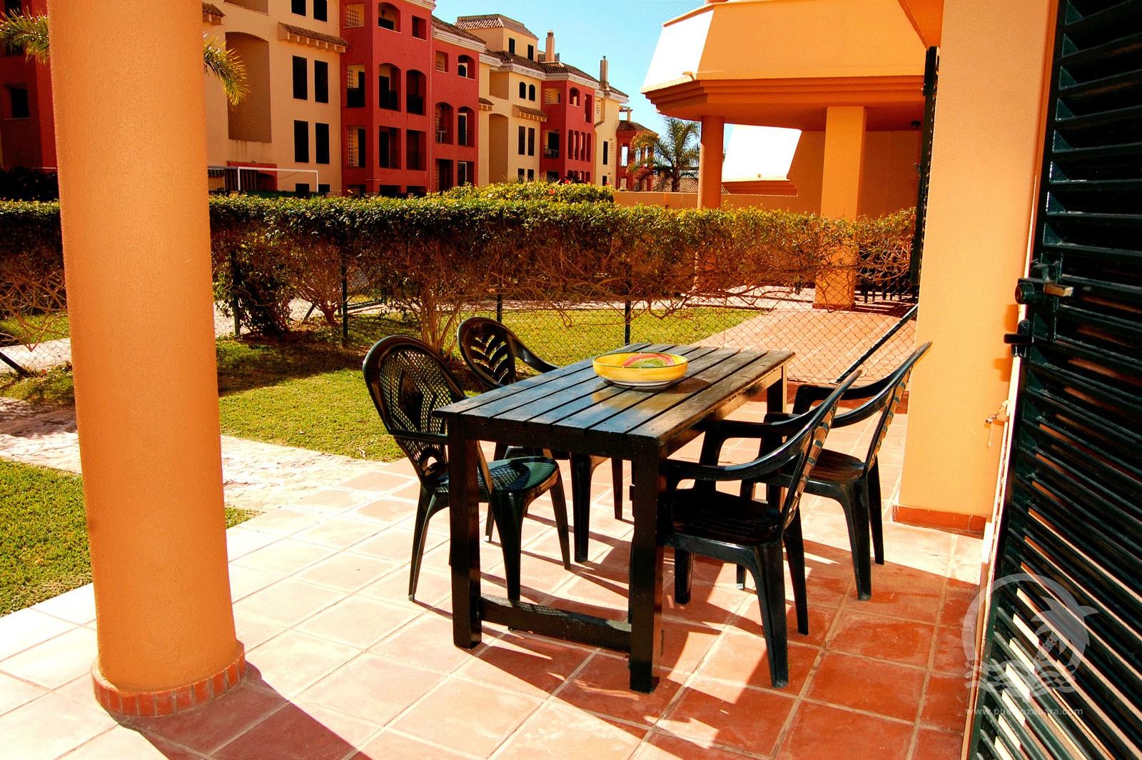 Bajo con jardín de 1 dormitorio en la urbanización Mar de Plata en Atlanterra - Fotografía inmueble