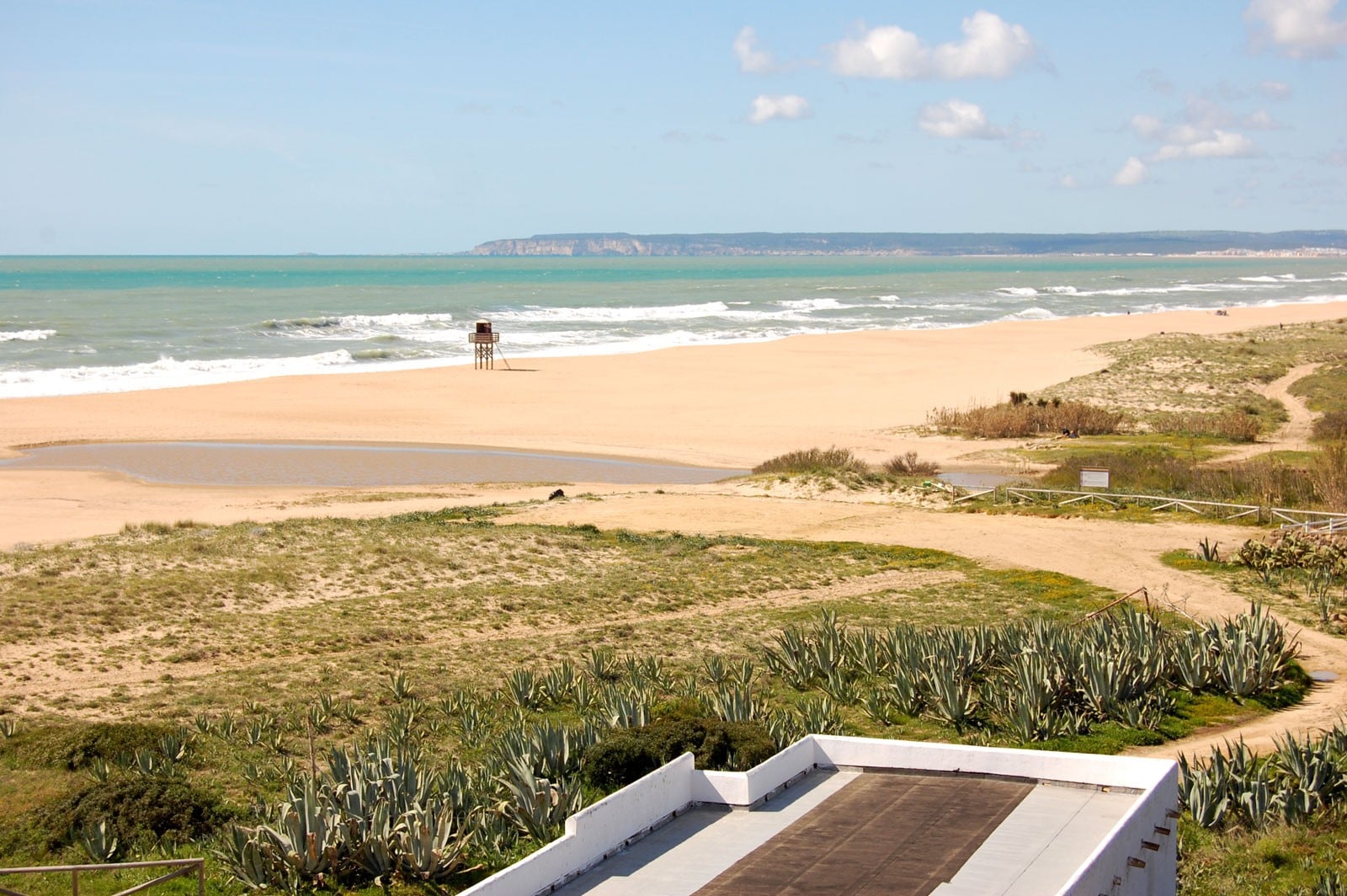Apartamento de 2 dormitorios y 1 un baño con vistas al mar en la urbanización Costa Zahara en Atlanterra - Fotografía inmueble