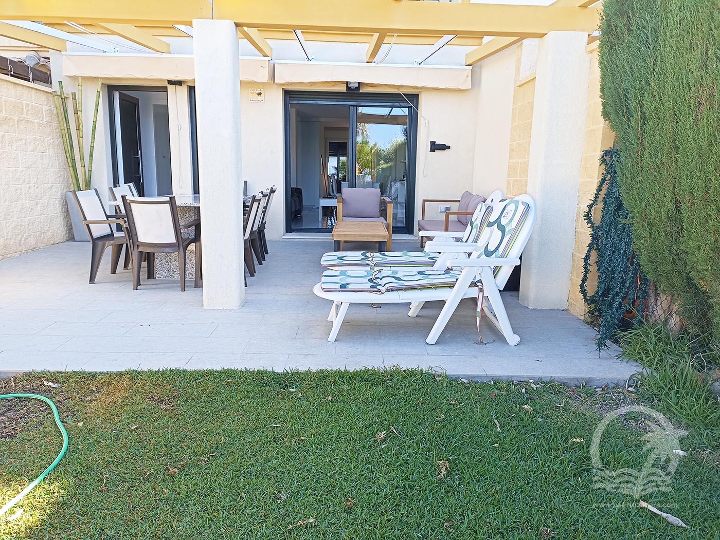 Chalet adosado de 3 dormitorios y 3 baños en la urbanización Almadraba Playa en Atlanterra - Fotografía inmueble