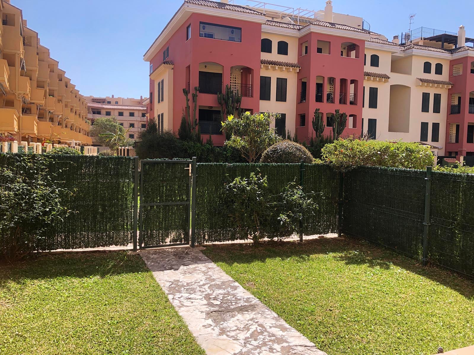 Bajo con jardín de 1 dormitorio en la urbanización Mar de Plata en Atlanterra - Fotografía inmueble