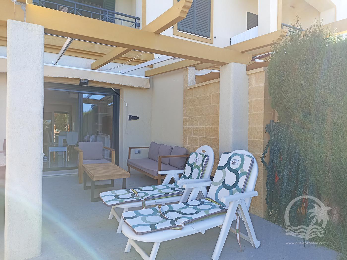 Chalet adosado de 3 dormitorios y 3 baños en la urbanización Almadraba Playa en Atlanterra - Fotografía inmueble