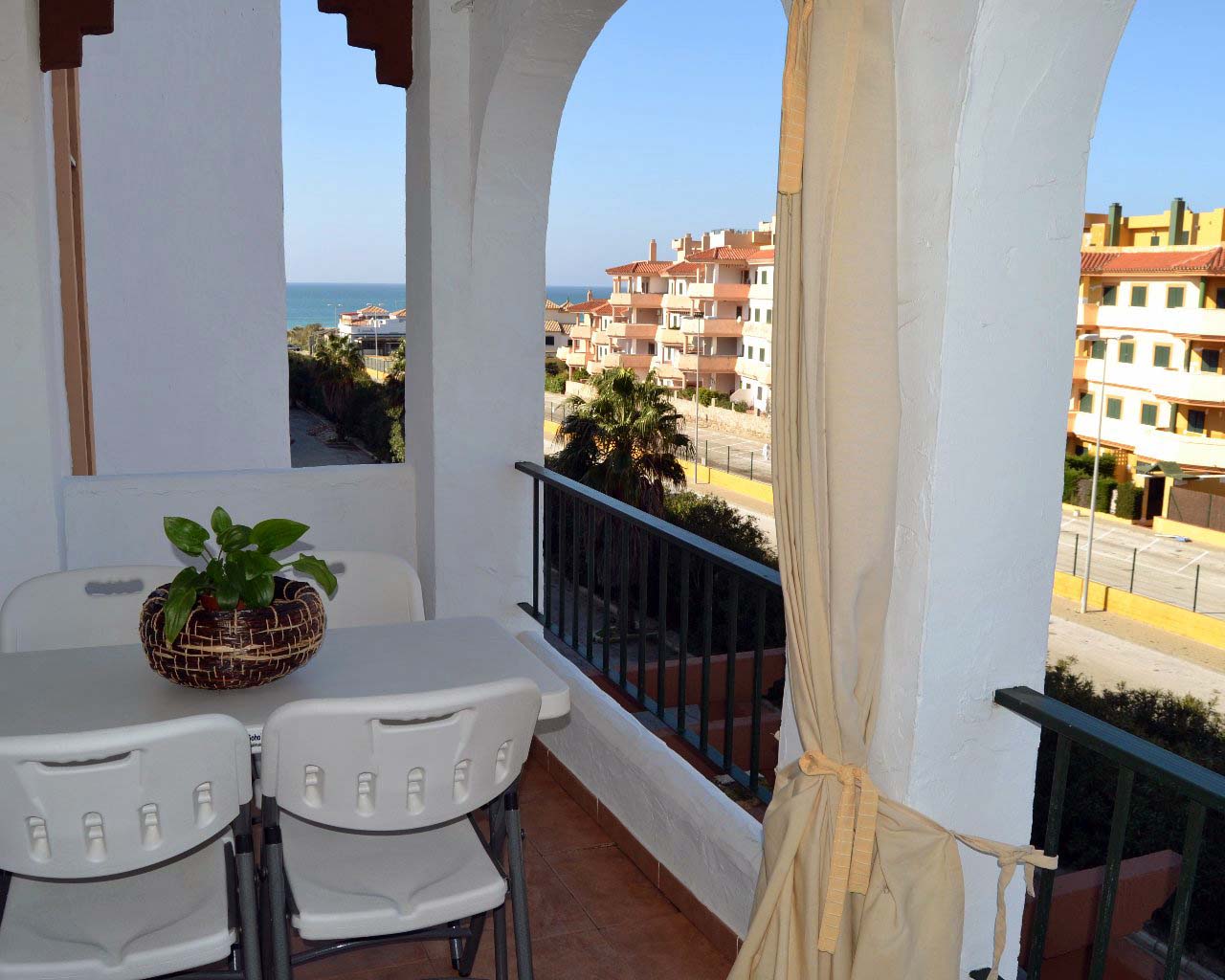 Apartamento de 2 dormitorios y 1 baño en la urbanización Atlanterra Playa en Atlanterra - Fotografía inmueble