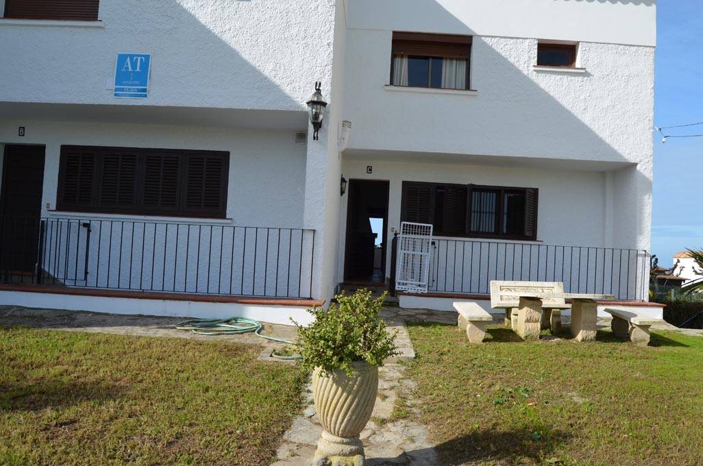 Apartamento dúplex de 3 dormitorios y 1 baño en el Complejo Zaharaui en Atlanterra - Fotografía inmueble