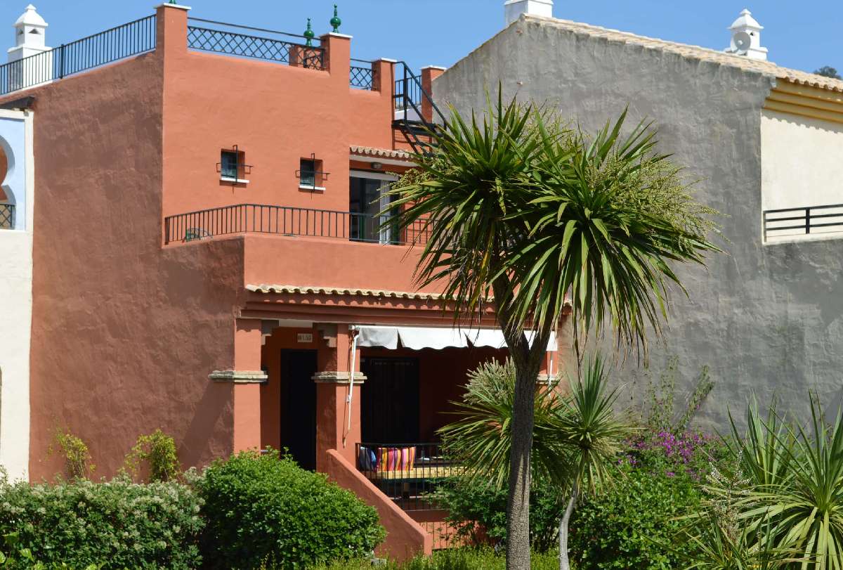 Adosado de 3 dormitorios, 2 baños y 1 aseo en la urbanización Jardines de Zahara en Atlanterra - Fotografía inmueble